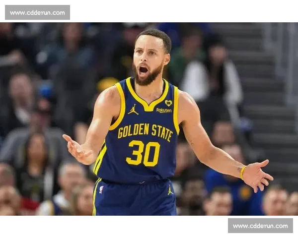 西决 G3 火箭 41 分溃败：哈登保罗哑火 + 19 失误 库里三节轰 35 分创纪录