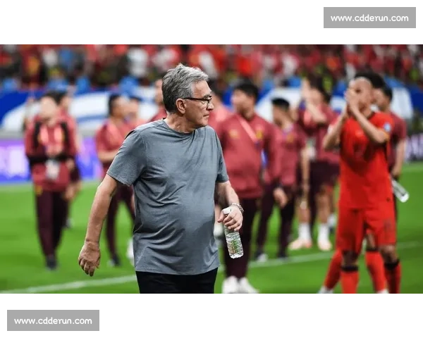 央视曝国足选帅薪资底线：百万欧预算锁定东欧教头 伊万自降 70% 薪酬接盘
