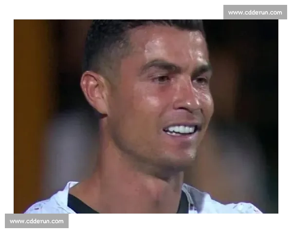 C 罗双响破纪录 + 温情互动 葡萄牙 5-0 世预赛开门红